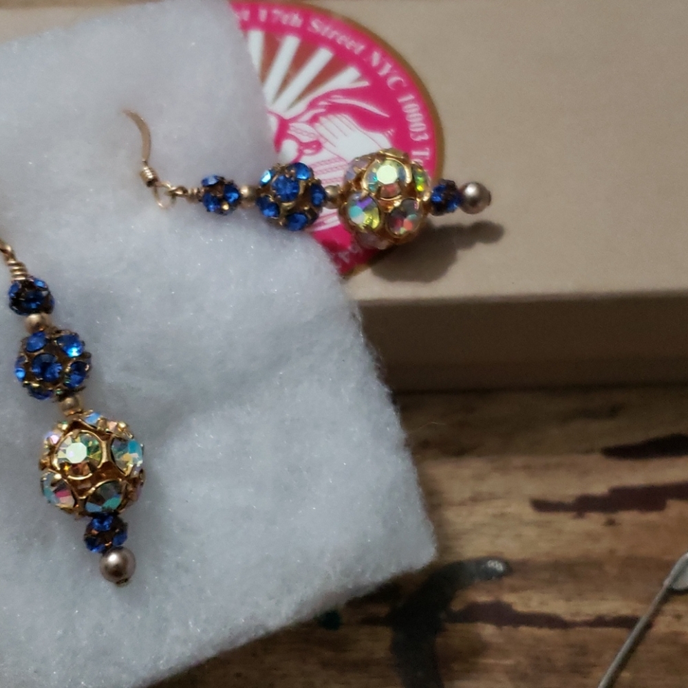 Jewelry - Picture 2 of 3